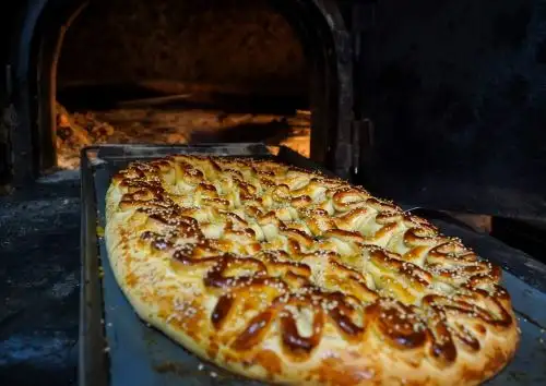 La rosca de muerto forma parte de la tradición cultural de Piura en el Día de Todos los Santos, y rinden homenaje a sus familiares fallecidos. Este pan artesanal forma parte esencial de la gastronomía y la identidad local. ANDINA/Difusión