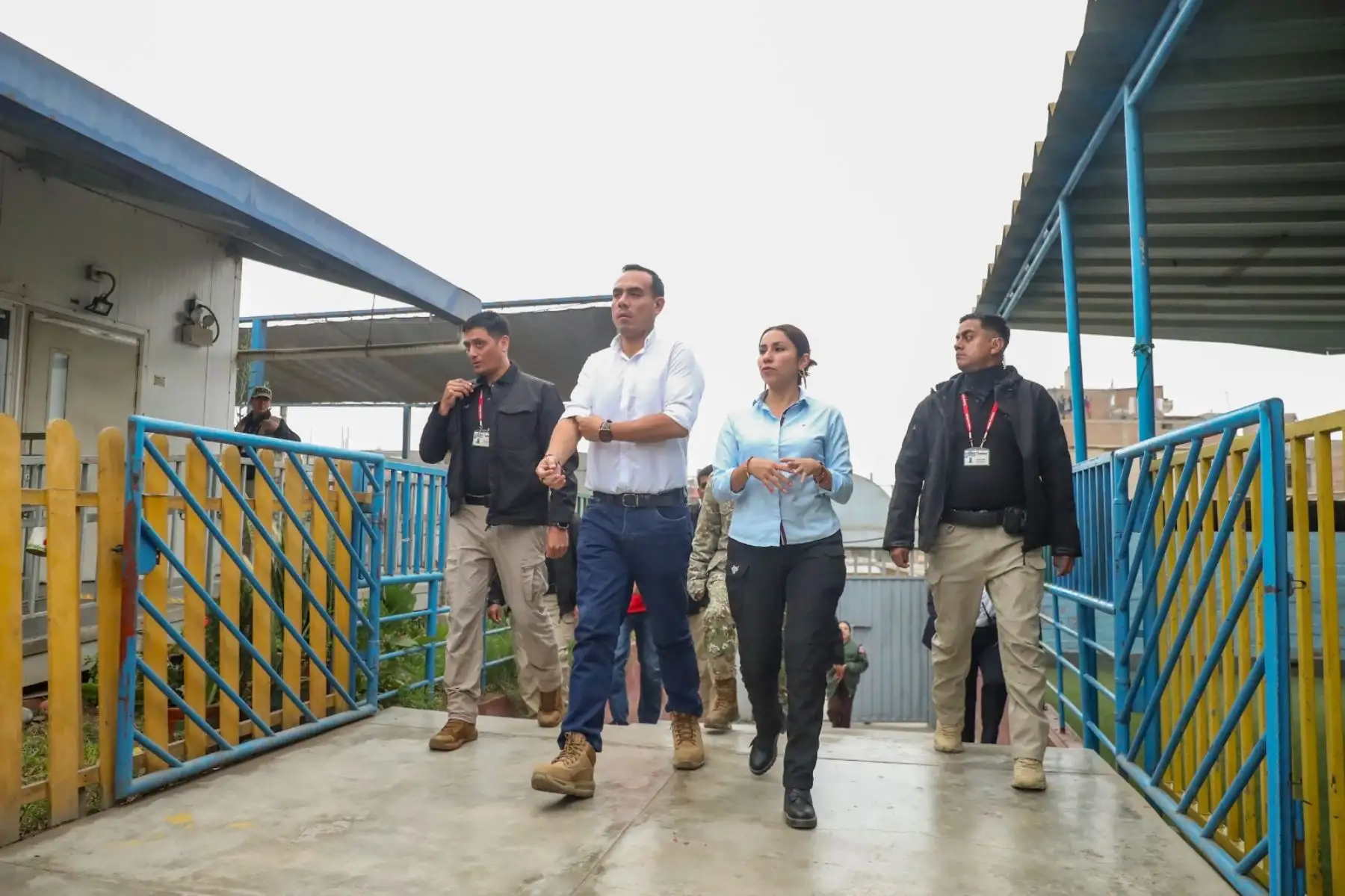 El presidente de la República, José Jerí Oré, junto con la ministra de Desarrollo e Inclusión Social, Lesly Shica, participaron en la preparación del desayuno de los estudiantes de la I.E.I. Bella Aurora, en Puente Piedra. Foto: ANDINA/Prensa Presidencia El presidente de la República, José Jerí Oré, junto con la ministra de Desarrollo e Inclusión Social, Lesly Shica, participaron en la preparación del desayuno de los estudiantes de la I.E.I. Bella Aurora, en Puente Piedra. Foto: ANDINA/Prensa Presidencia