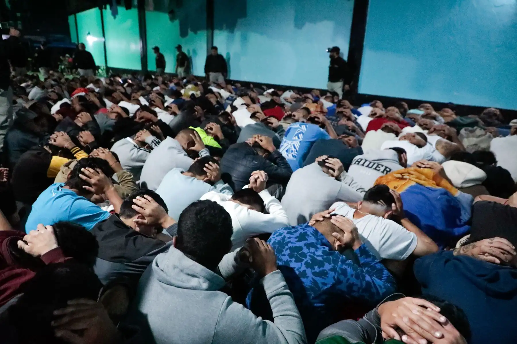 Más de 900 agentes penitenciarios participaron en la revisión minuciosa de las celdas y diversos ambientes de los recintos, como cocinas, servicios higiénicos y áreas comunes. Foto: INPE Más de 900 agentes penitenciarios participaron en la revisión minuciosa de las celdas y diversos ambientes de los recintos, como cocinas, servicios higiénicos y áreas comunes. Foto: INPE