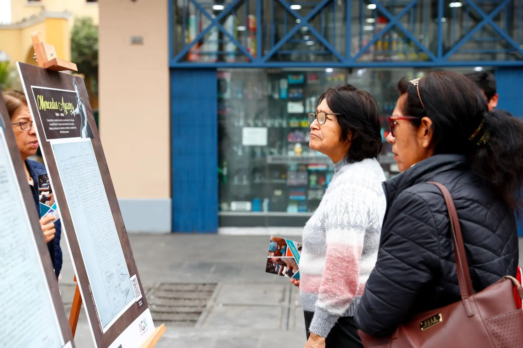 Desde la plazuela Santo Domingo, en el Cercado de Lima, el Archivo General de la Nación exhibió copias de documentos históricos de reconocidos cantantes, músicos y compositores criollos, en el marco de celebrarse el Día de la Canción Criolla hoy 31 de octubre de 2025. Foto: ANDINA/Daniel Bracamonte Desde la plazuela Santo Domingo, en el Cercado de Lima, el Archivo General de la Nación exhibió copias de documentos históricos de reconocidos cantantes, músicos y compositores criollos, en el marco de celebrarse el Día de la Canción Criolla hoy 31 de octubre de 2025. Foto: ANDINA/Daniel Bracamonte