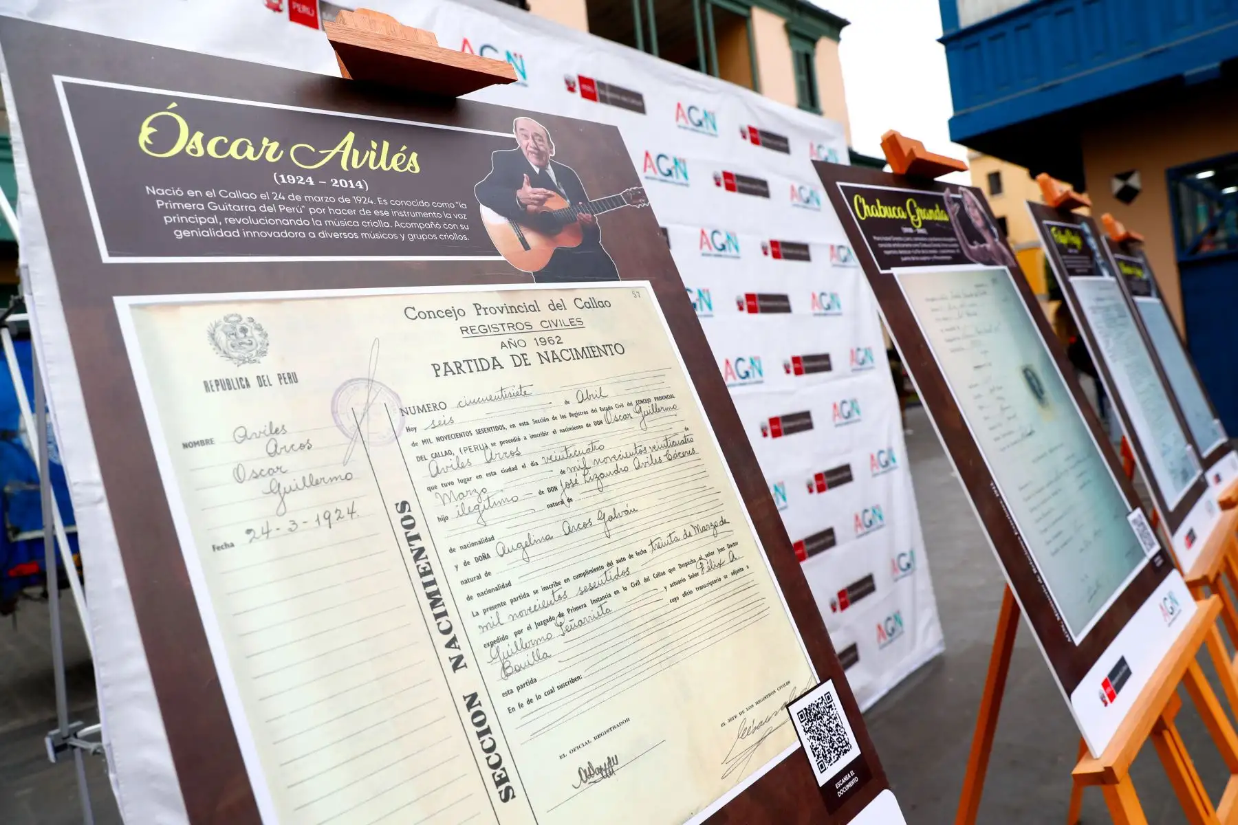 Desde la plazuela Santo Domingo, en el Cercado de Lima, el Archivo General de la Nación exhibió copias de documentos históricos de reconocidos cantantes, músicos y compositores criollos, en el marco de celebrarse el Día de la Canción Criolla hoy 31 de octubre de 2025. Foto: ANDINA/Daniel Bracamonte Desde la plazuela Santo Domingo, en el Cercado de Lima, el Archivo General de la Nación exhibió copias de documentos históricos de reconocidos cantantes, músicos y compositores criollos, en el marco de celebrarse el Día de la Canción Criolla hoy 31 de octubre de 2025. Foto: ANDINA/Daniel Bracamonte