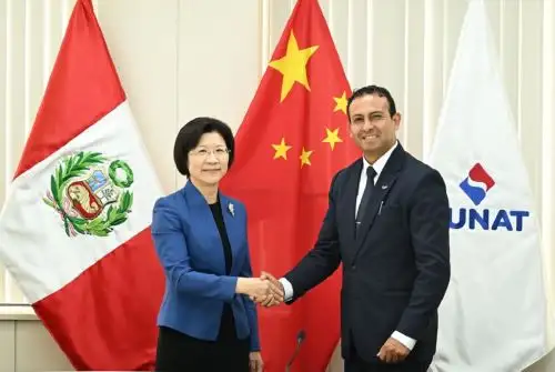 The Minister of the General Administration of Customs of China, Sun Meijun, and National Superintendent SUNAT, Javier Franco, signed an agreement to improve collaboration between each other institution. Photo: Courtesy..