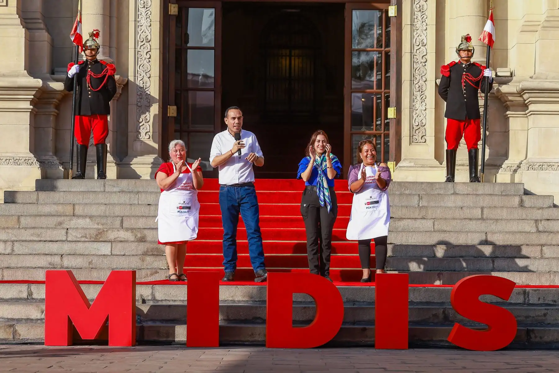 Presidente José Jerí anuncio de incremento del presupuesto del Programa de Complementación Alimentaria (PCA) para mejorar la alimentación de comedores y ollas comunes. Foto: ANDINA/Prensa Presidencia Presidente José Jerí anuncio de incremento del presupuesto del Programa de Complementación Alimentaria (PCA) para mejorar la alimentación de comedores y ollas comunes. Foto: ANDINA/Prensa Presidencia
