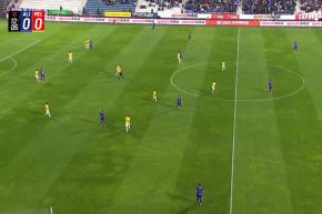 Alianza Lima choca con Melgar de Arequipa, que esta noche juega con camisetas amarillas. Imagen: Captura de TV.