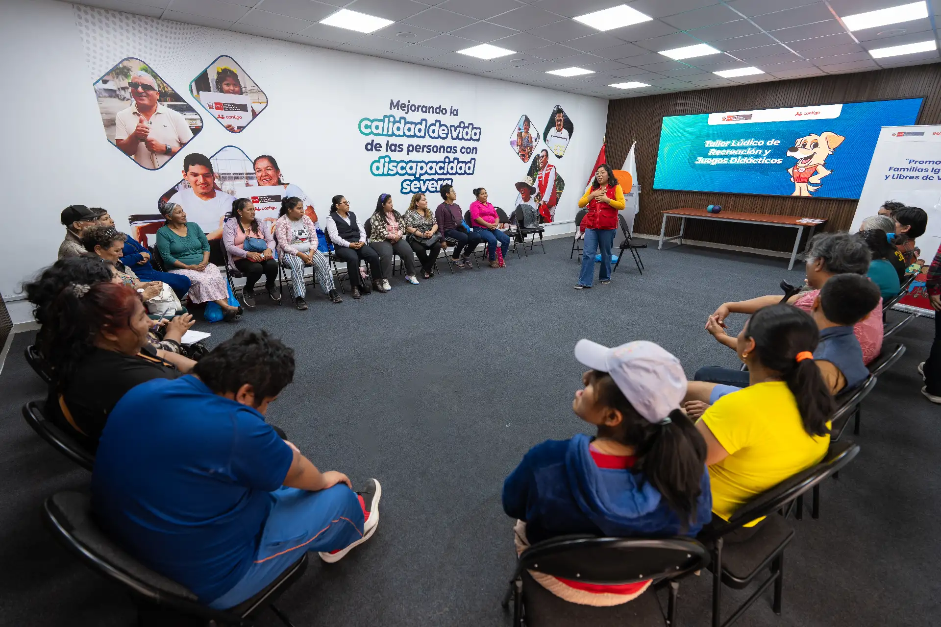 Asimismo, se llevó a cabo la actividad “Jugando aprendo”, gracias al apoyo de profesionales del Programa Nacional Warmi Ñan, donde se abordaron temas relacionados con la prevención de la violencia contra las mujeres y los integrantes del grupo familiar. Foto:ANDINA/Difusión Asimismo, se llevó a cabo la actividad “Jugando aprendo”, gracias al apoyo de profesionales del Programa Nacional Warmi Ñan, donde se abordaron temas relacionados con la prevención de la violencia contra las mujeres y los integrantes del grupo familiar. Foto:ANDINA/Difusión