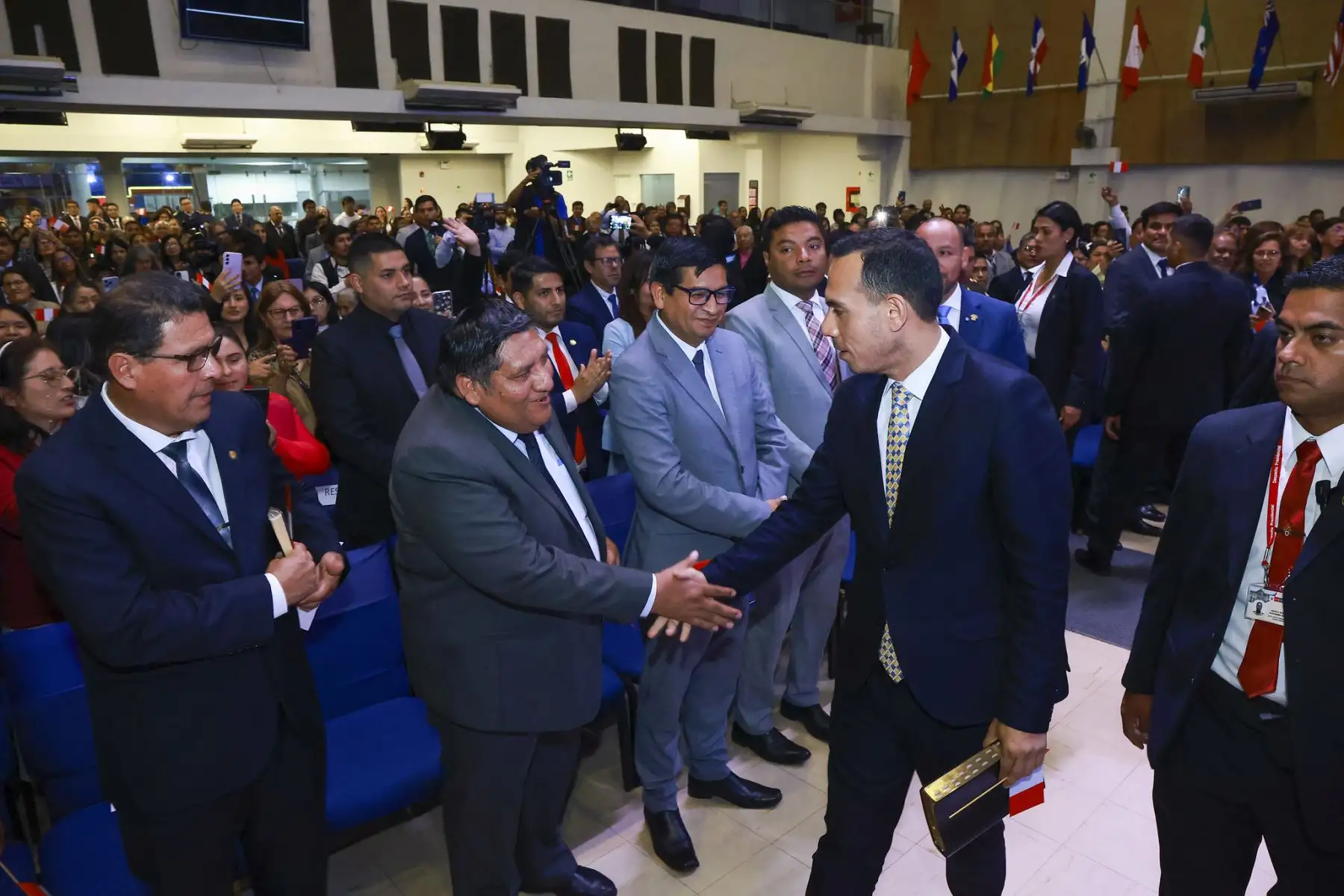 El presidente de la República José Jerí Oré participó en la ceremonia de acción de gracias por el Día Nacional de las Iglesias Cristianas Evangélicas en el Perú, organizada por la Federación de Iglesias Cristianas Evangélicas del Perú, Fe del Perú. Foto: ANDINA/Prensa Presidencia El presidente de la República José Jerí Oré participó en la ceremonia de acción de gracias por el Día Nacional de las Iglesias Cristianas Evangélicas en el Perú, organizada por la Federación de Iglesias Cristianas Evangélicas del Perú, Fe del Perú. Foto: ANDINA/Prensa Presidencia