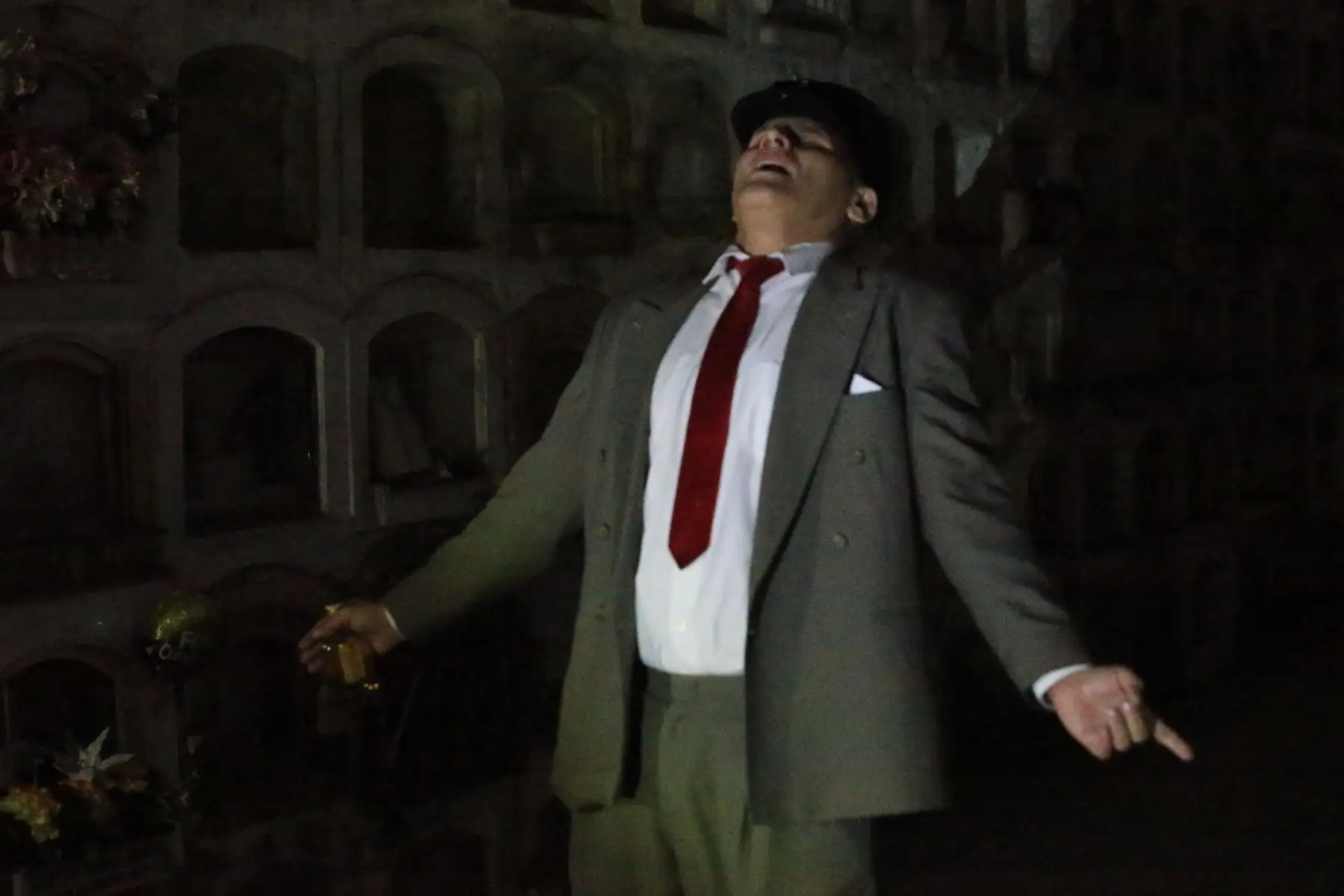 En el marco de las celebraciones por Halloween el cementerio Presbítero Maestro realiza un recorrido nocturno por pabellones y mausoleos. Foto: ANDINA/Héctor Vinces En el marco de las celebraciones por Halloween el cementerio Presbítero Maestro realiza un recorrido nocturno por pabellones y mausoleos. Foto: ANDINA/Héctor Vinces