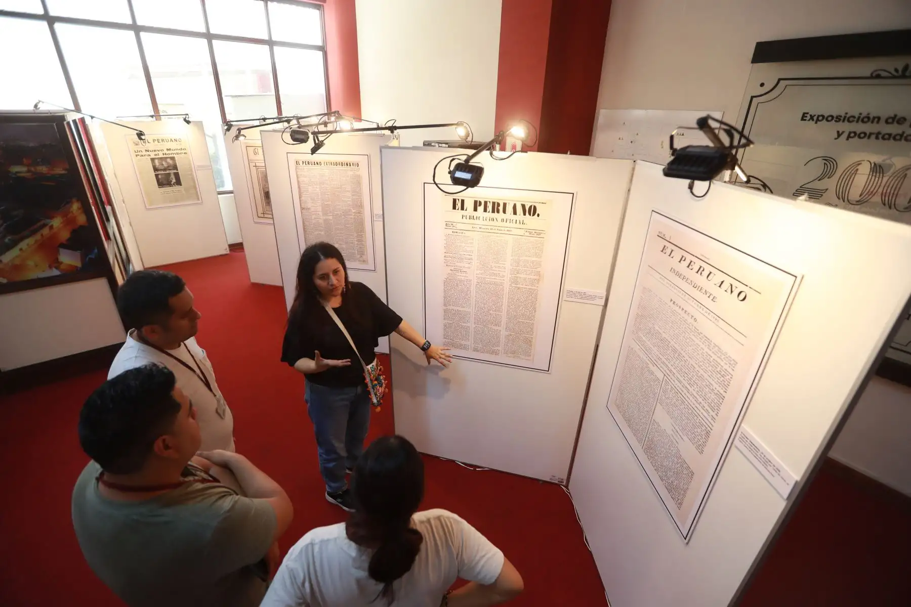 Visitantes a el museo Gráfico del Diario Oficial El Peruano. Foto: ANDINA / Lino Chipana Obregón