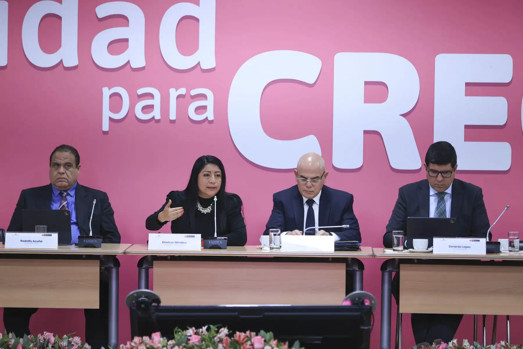 La ministra de Economía, Denisse Miralles, anuncia medidas para optimizar el gasto y fortalecer la estabilidad fiscal. Foto: ANDINA/Jhonel Rodríguez Robles