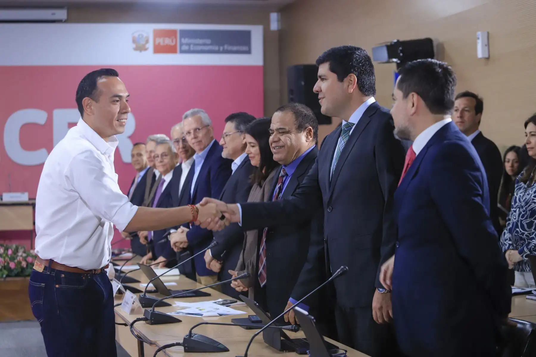 El presidente José Jerí Oré lideró una reunión con los titulares de la PCM, MEF y representantes de los gremios empresariales.
Foto: ANDINA/Prensa presidencia