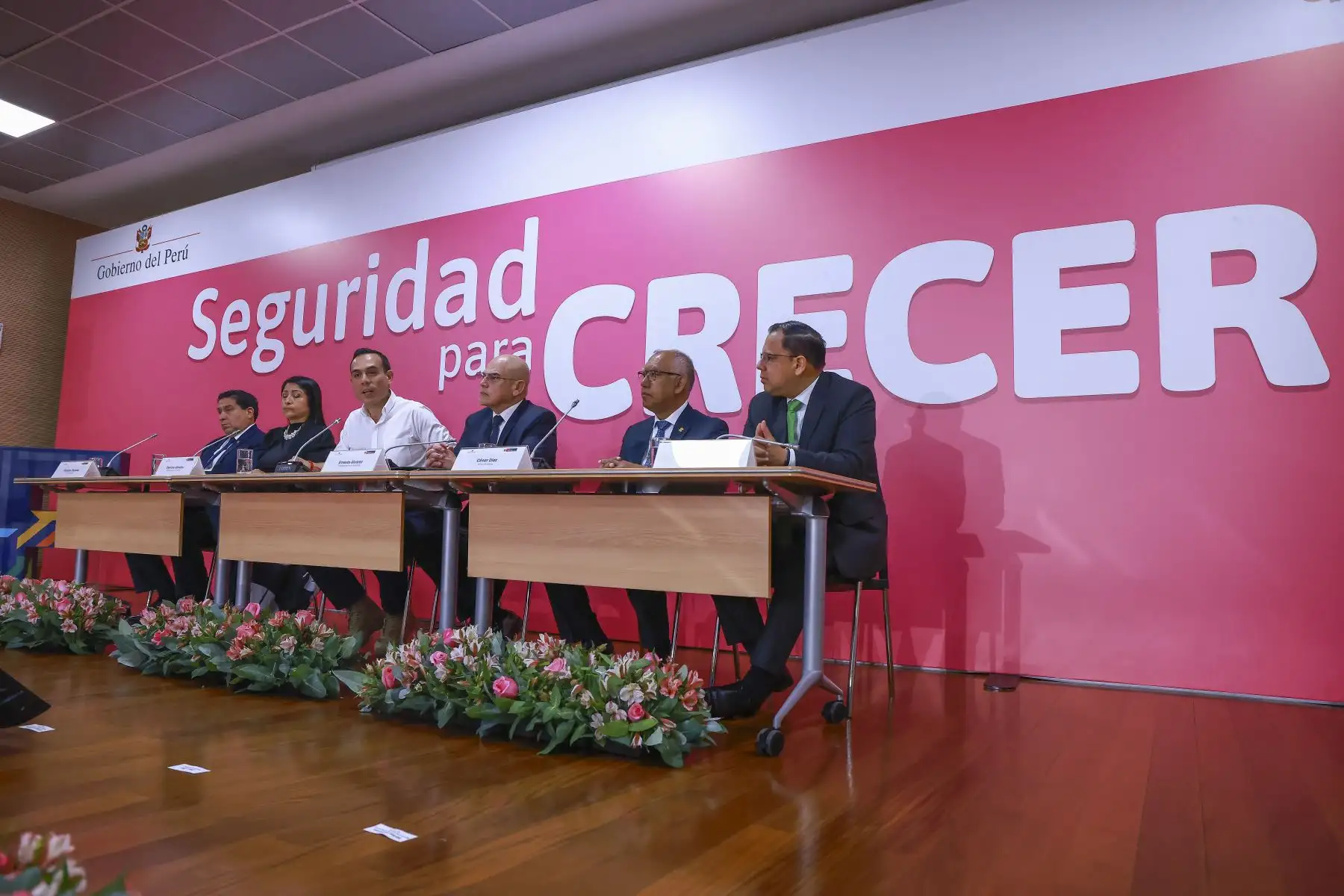 El presidente José Jerí Oré lideró una reunión con los titulares de la PCM, MEF y representantes de los gremios empresariales.
Foto: ANDINA/Prensa presidencia