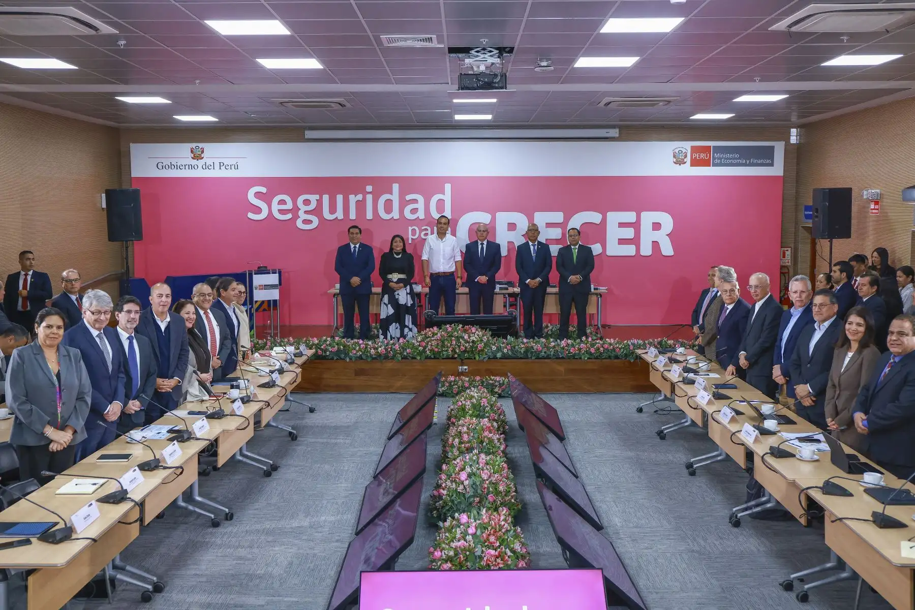 El presidente José Jerí Oré lideró una reunión con los titulares de la PCM, MEF y representantes de los gremios empresariales.
Foto: ANDINA/Prensa presidencia