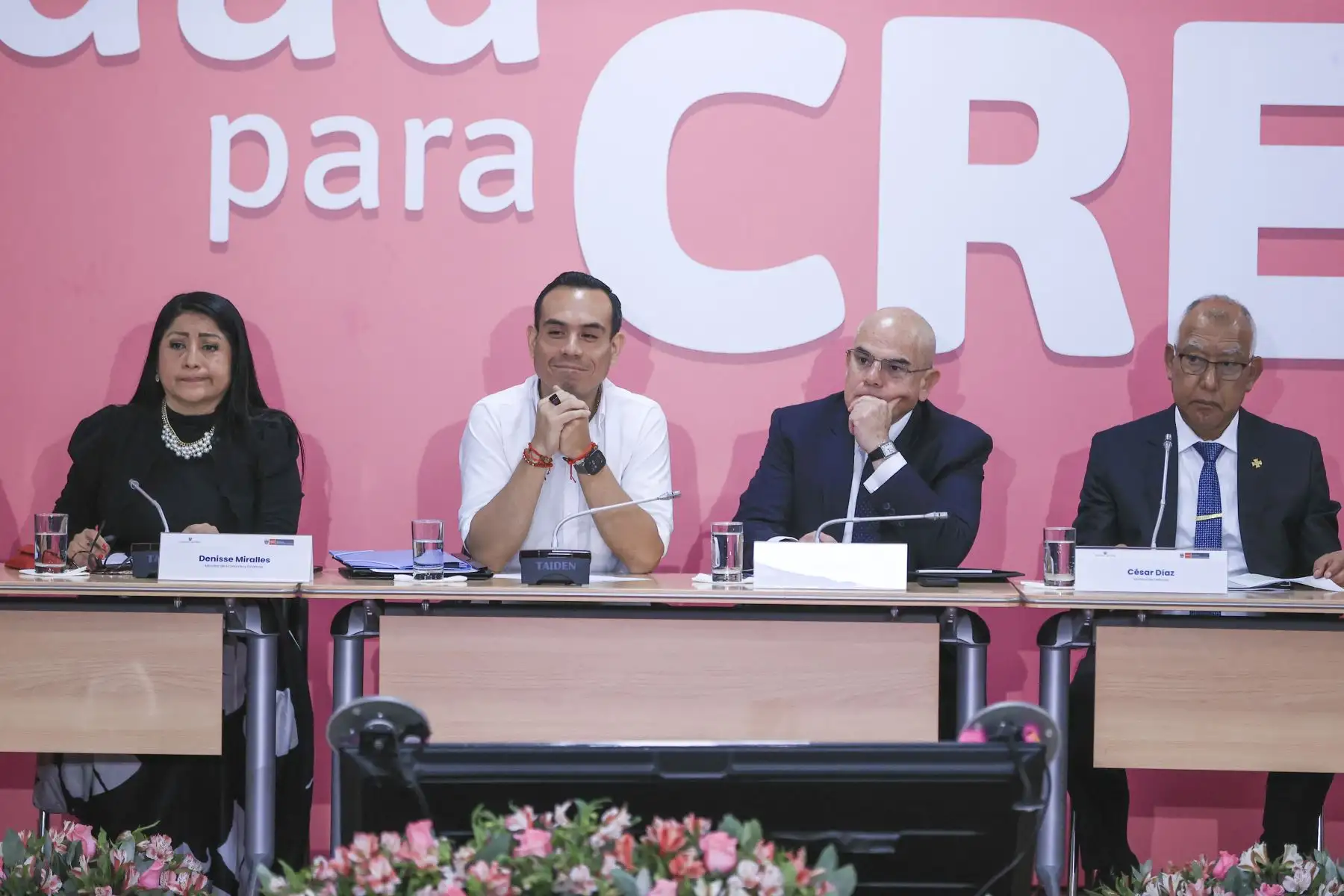 El presidente José Jerí Oré lideró una reunión con los titulares de la PCM, MEF y representantes de los gremios empresariales. Foto: ANDINA/Jhonel Rodríguez Robles