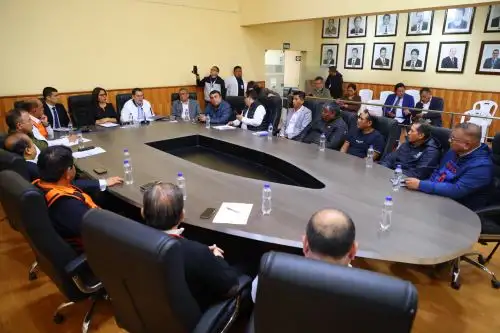 Ministro de Educación se reunió con su homólogo de Vivienda y representantes municipales para buscar soluciones técnicasANDINA