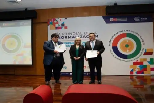 Reconocimiento se otorgó en el contexto del “Día Mundial de la Normalización”, que se celebra cada 14 de octubre para destacar el trabajo de las entidades que promueven normas técnicas a nivel global.