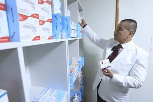 Esta certificación permite a los laboratorios nacionales competir con las empresas transnacionales y asegura el acceso a productos con estándares elevados de calidad, incluso los laboratorios peruanos están exportando medicamentos, gracias al cumplimiento de BPM que habilita su ingreso a mercados exigentes.ANDINA