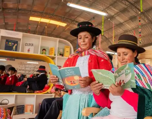 Biblioteca Nacional inaugura biblioteca rural en las alturas de Huancavelica.