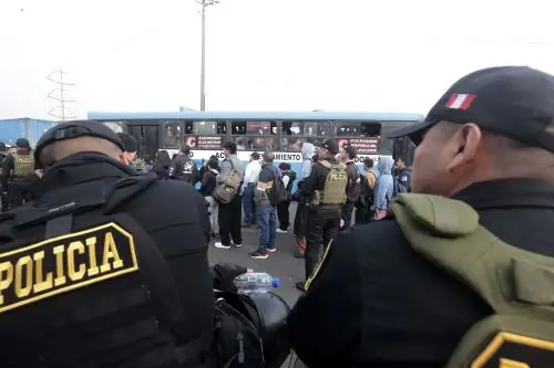 Imágenes del paro convocado por grupos de transportistas en Lima y Callao