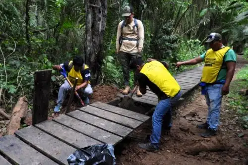 Servidores de entidades públicas y voluntarios participaron en jornada de limpieza en Tambopata. Foto: SERNANP/Difusión.