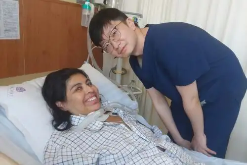 Como parte de las conversaciones e intercambio de experiencias, el BTCH viene atendiendo a Magali Romaní Aguilar, diagnosticada con xantoma diseminado. Saludpol financia íntegramente su tratamiento en China desde abril, Ella es hija de la brigadier (r) María Aguilar, quien trabajó 25 años en el Hospital de la Policía.ANDINA/Difusión