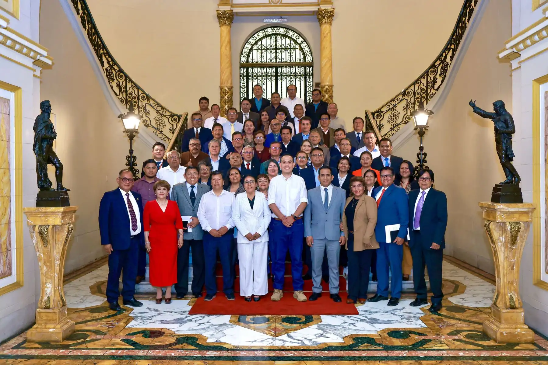 Peru: President Jeri meets with union leaders to strengthen dialogue