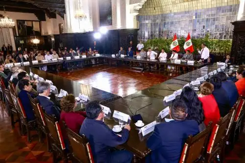 Presidente Jerí se reúne con dirigentes sindicales para fortalecer el diálogo y promover mejores condiciones de trabajo