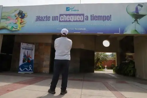 “El 85% de los casos que detectamos en la institución llegan en etapas avanzadas”, lamenta cirujano del INEN. Foto: ANDINA/Juan Carlos Guzmán