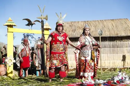 La escenificación empezó en las islas de Los Uros. Desde allí partieron Manco Cápac y Mama Ocllo. ANDINA/Daniel Bracamonte