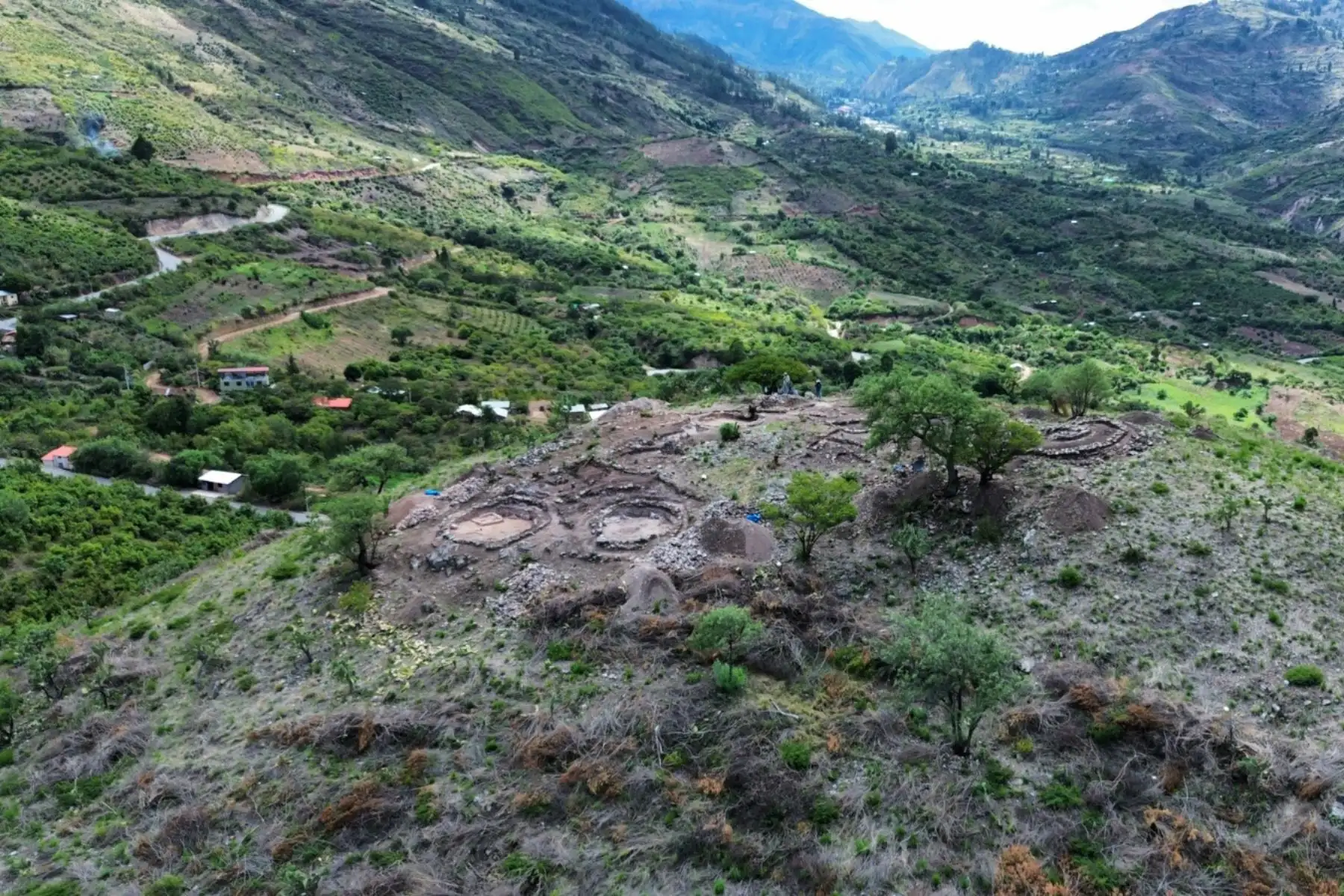 Arqueólogos de la Universidad Nacional San Cristóbal de Huamanga descubrieron un asentamiento de origen Wari en el sitio arqueológico Muyu Urqu, ubicado en la provincia de Chincheros, región Apurímac. Foto: Edison Mendoza