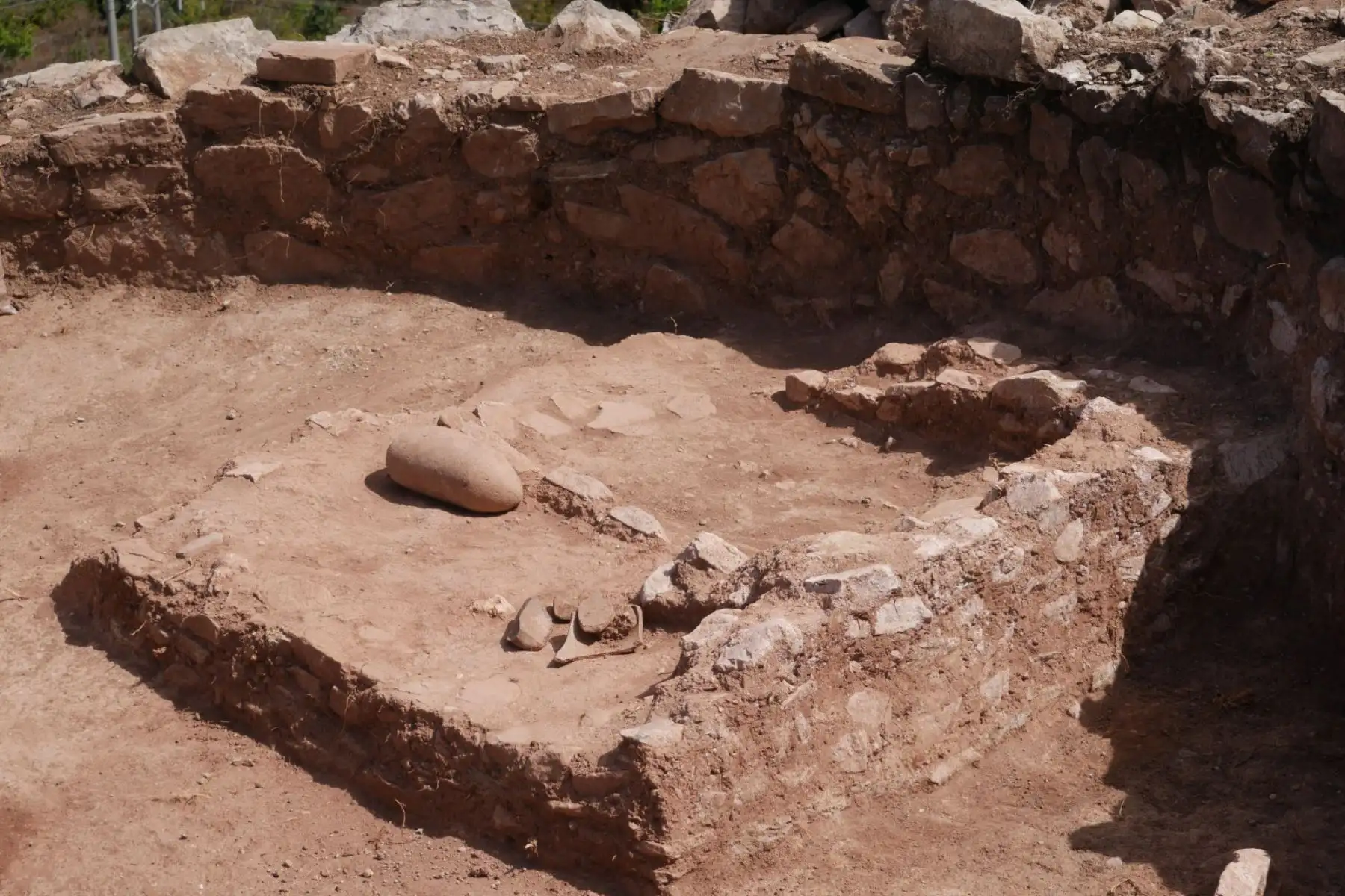 Lo que observamos en Muyu Urqu son viviendas y un área que, por su disposición y forma, podría haber tenido una función ceremonial. Foto: Edison Mendoza