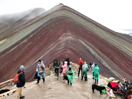 El Gore Cusco propone que una administración comunal gestione la montaña de colores Vinicunca para poner fin al conflicto que afecta el ingreso de turistas a este importante atractivo natural cusqueño. ANDINA/Difusión