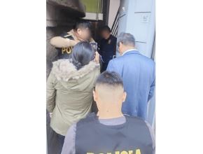 Tres efectivos policiales fueron detenidos esta mañana por la Fiscalía Anticorrupción de Ayacucho. Ellos son investigados por un presunto delito de corrupción.