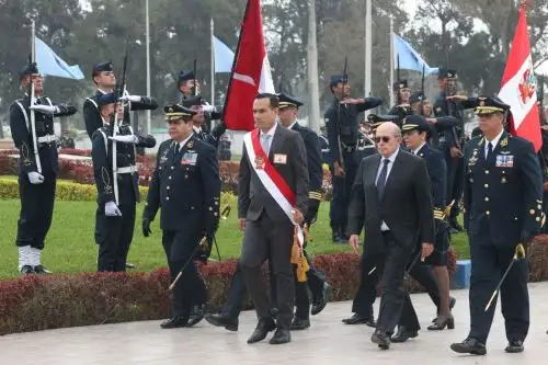El presidente José Jerí  lidera ceremonia de reconocimiento del Comandante General de la Fuerza Aérea del Perú