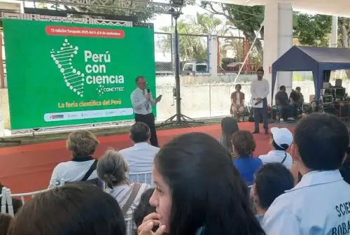 Con un vistoso pasacalle se inauguró esta mañana la feria "Perú con Ciencia" en la ciudad de Tarapoto, región San Martín. En el certamen se presentará más de 100 proyectos de ciencia y tecnología. ANDINA/Difusión