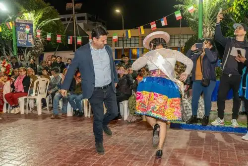Los danzantes de América Latina recibieron una cálida bienvenida por parte de los escolares de la institución educativa 
