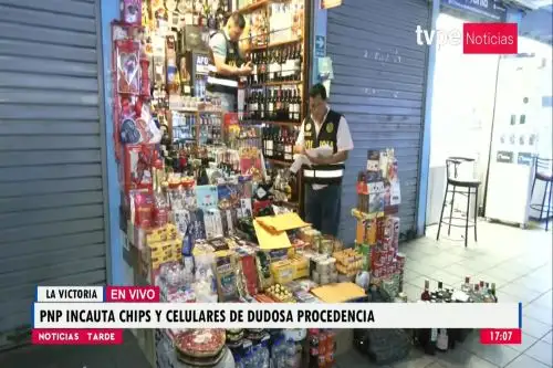 Operativo en Polvos Azules. Se encontró chips y celulares robados, además de licores de dudosa procedencia que serían vendidos como si fueran de marcas reconocidas. Foto: ANDINA/Difusión