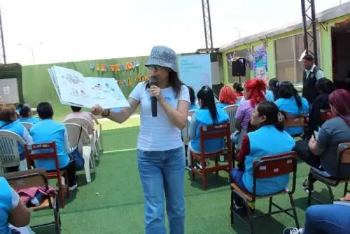 Ambas actividades buscan acercar la literatura, el pensamiento y el arte a públicos diversos, promoviendo espacios de escucha y comprensión mutua.