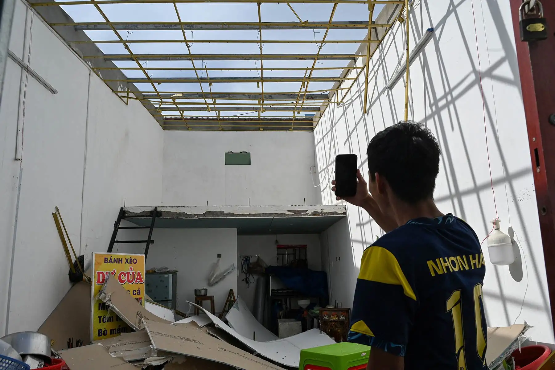 Del total de muertes, 139 se registraron en Cebú, la zona más afectada por Kalmaegi, que cruzó entre el martes y el miércoles el país con vientos huracanados e intensas precipitaciones que impactaron a unas 360 localidades. Foto: AFP