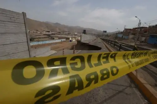 El forado se encuentra en el kilómetro 3.5 de la avenida Néstor Gambetta, en Ventanilla, Callao. Foto: ANDINA/Juan Carlos Guzmán