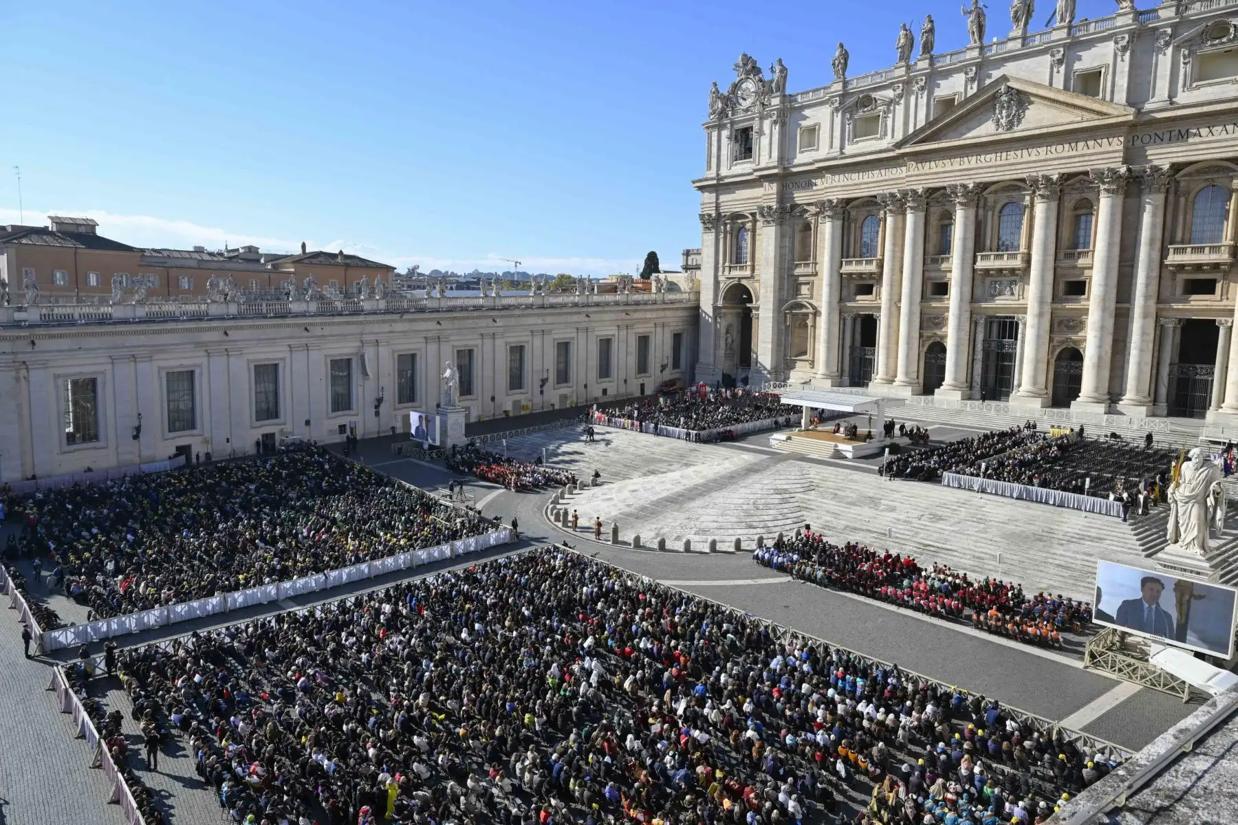 Una fotografía distribuida por Vatican Media muestra la Plaza de San Pedro durante la Audiencia del Papa León XIV con motivo del Jubileo del Mundo del Trabajo, en la Ciudad del Vaticano, el 8 de noviembre de 2025. Foto: VATICAN MEDIA / EFE