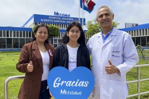 Médicos del Hospital Nacional Alberto Sabogal de EsSalud extirpan raro tumor a joven de 16 años y ella decide estudiar medicina para salvar a otras personas. Foto: EsSalud