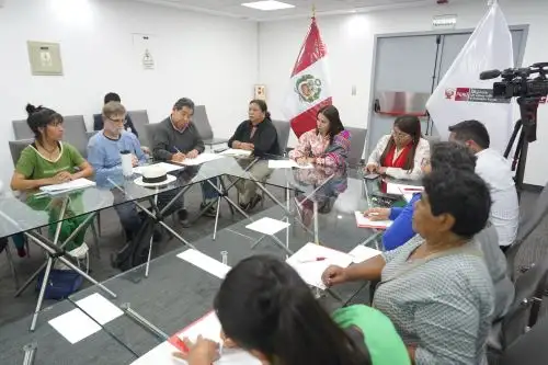 La ministra Lesly Shica dialogó con dirigentes de la Red de Ollas Comunes de Lima Metropolitana para escuchar y atender sus necesidades de seguridad alimentaria. Foto: ANDINA/difusión.