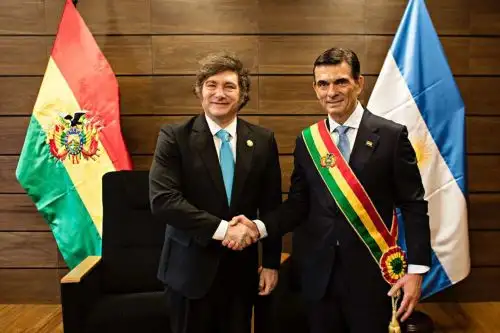 Paz dijo a Milei que la "cooperación" de Bolivia con sus "cinco fronteras" -Argentina, Brasil, Chile, Paraguay y Perú- "será esencial" para el trabajo de su nueva Administración. Foto: EFE