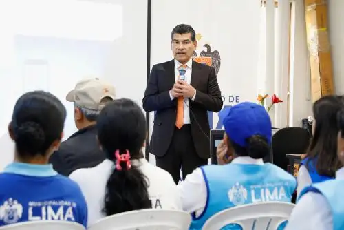 Osiptel capacitó a fiscalizadores de la Municipalidad de Lima en la contratación de servicios de telefonía móvil, para combatir las extorsiones. Foto: Cortesía.