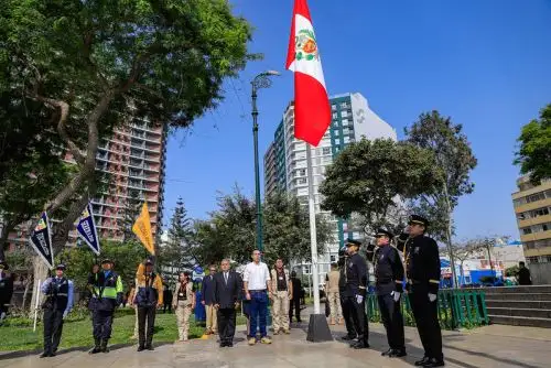 Presidente José Jerí participa en izamiento de bandera en el distrito de Jesús María