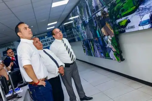 Presidente José Jerí supervisa labores de la central de seguridad integral de Jesús María