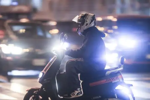 MTC actualiza reglamento sobre uso de chalecos y cascos para conductores de motocicletas