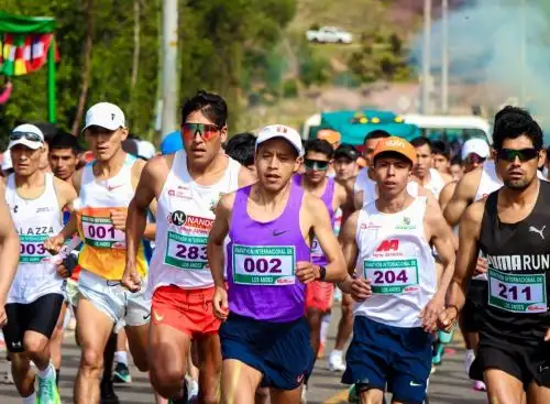 El atleta huancaíno Cristhian Pacheco fue el gran triunfador de la 39.ª Maratón Internacional de Los Andes que se realizó el domingo 9 de noviembre en el Valle del Mantaro, región Junín. ANDINA/Difusión