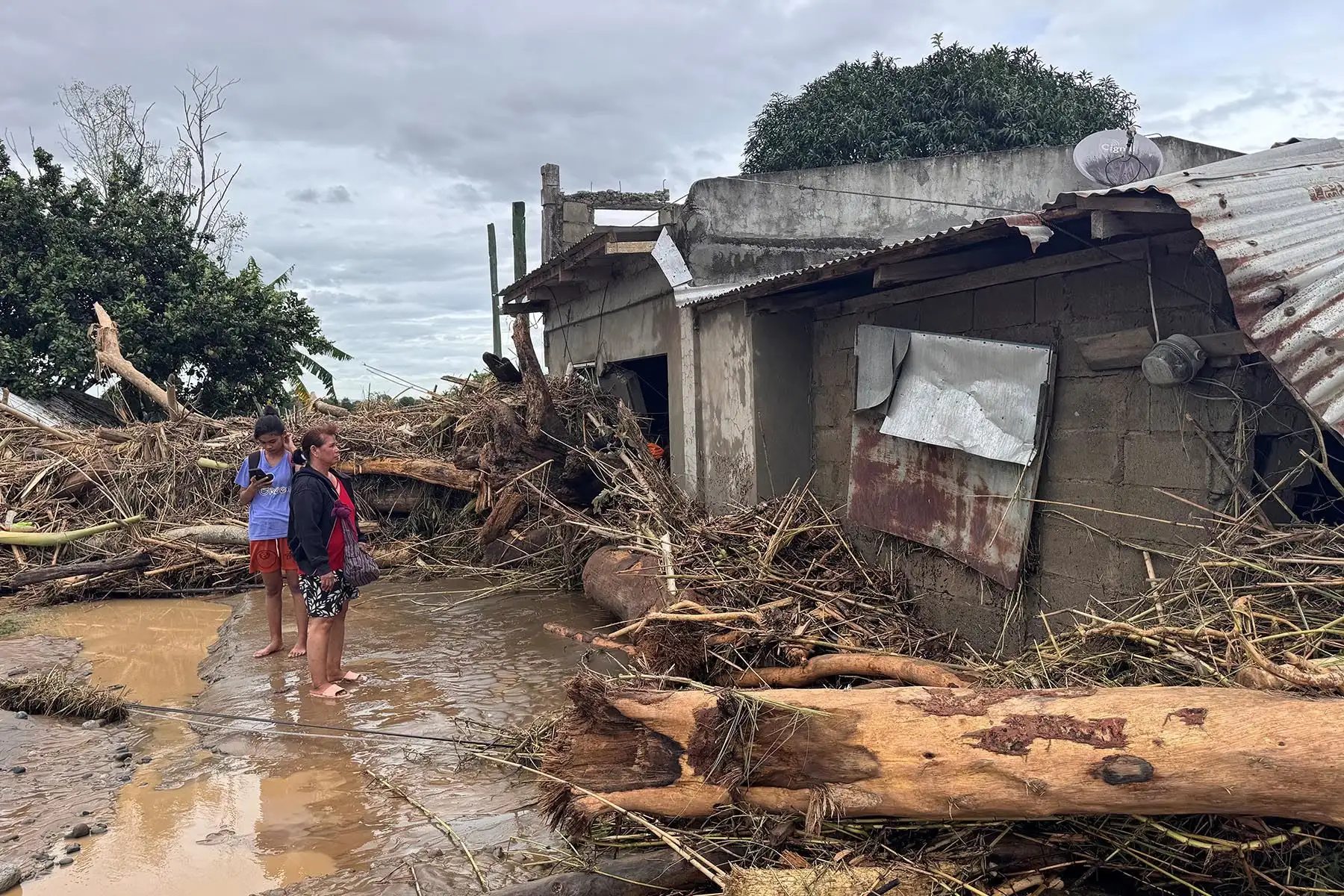 Filipinas registra una media de 20 tormentas tropicales y tifones al año, debido a su ubicación en el cinturón de tifones del Pacífico, siendo una de las naciones más vulnerables del mundo a los fenómenos meteorológicos extremos. Foto: AFP
