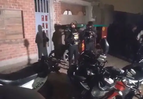 La Policía Nacional halló esta madrugada los restos mortales de una mujer y dos niños en el interior de una vivienda en Huaral. ANDINA/Difusión